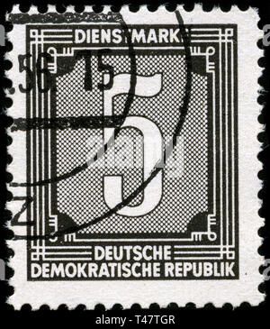 Timbre-poste de l'Allemagne de l'Est (DDR) dans les derniers chiffres publiés en 1956 Banque D'Images