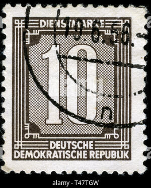 Timbre-poste de l'Allemagne de l'Est (DDR) dans les derniers chiffres publiés en 1956 Banque D'Images