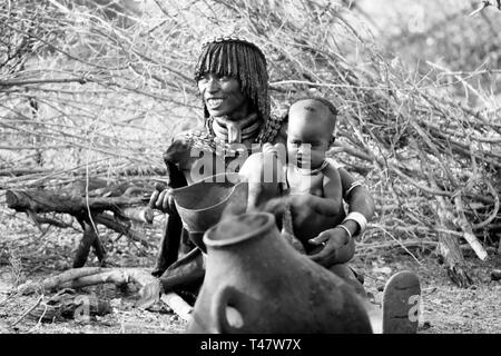 Femme avec fils, tribu Hamar - Éthiopie © Antonio Ciufo Banque D'Images