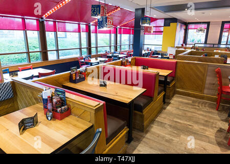 Texte 37727100 16/11/17 restaurant Pizza Hut makeover , Robin Park , Wigan. Photo par Chris Bull / UNP Banque D'Images
