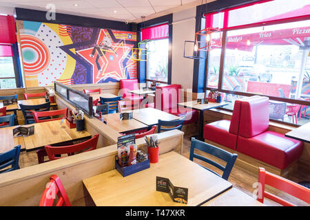 Texte 37727100 16/11/17 restaurant Pizza Hut makeover , Robin Park , Wigan. Photo par Chris Bull / UNP Banque D'Images