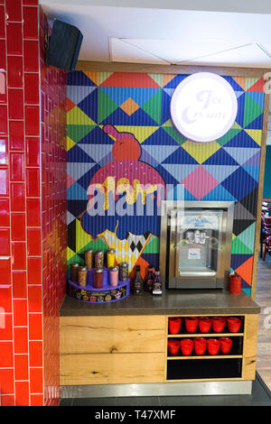 Texte 37727100 16/11/17 restaurant Pizza Hut makeover , Robin Park , Wigan. Photo par Chris Bull / UNP Banque D'Images