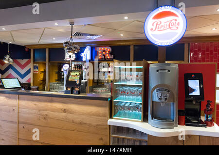 Texte 37727100 16/11/17 restaurant Pizza Hut makeover , Robin Park , Wigan. Photo par Chris Bull / UNP Banque D'Images