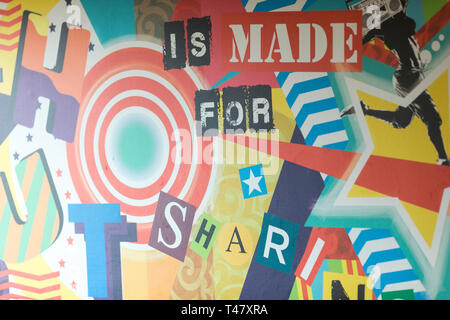 Texte 37727100 16/11/17 restaurant Pizza Hut makeover , Robin Park , Wigan. Photo par Chris Bull / UNP Banque D'Images