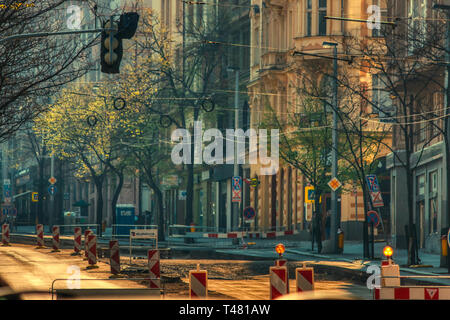 Sunsstreet en reconstruction tôt le matin soleil Banque D'Images