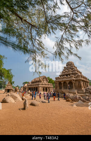 Vue verticale du Pancha Rathas de Mahabalipuram, Inde. Banque D'Images