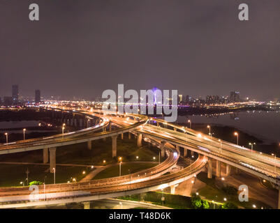 Vue aérienne du trafic - Trafic image conceptuelle, birds eye view de jour utiliser le drone à Taipei, Taiwan. Banque D'Images