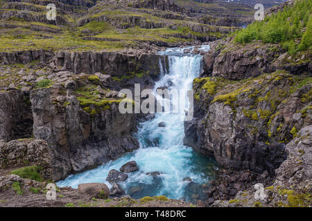 Sveinsstekksfoss chute près de la ville de Peoria dans la partie est de l'Islande Banque D'Images