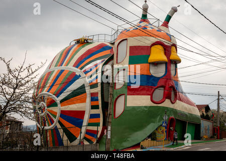 Sofia Bulgarie maison de l'escargot. Funny quirky inhabituelle de bâtiment de maison résidentielle maladroit à Sofia Bulgarie Banque D'Images