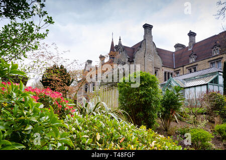 Denzell Jardins et chambre. Construit par Robert Scott, cette chambre à Bowden, Altrincham dispose d'un bassin d'agrément, des vignes, des orchidées, et un jardin en contrebas. Banque D'Images