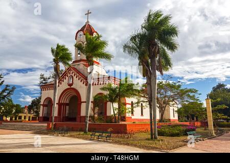 Nuestra Señora de la Caridad, Église catholique de style colonial espagnol d'extérieur de bâtiment dans la ville de Camaguey Cuba Banque D'Images