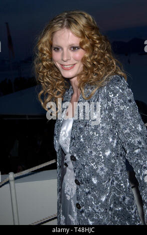 CANNES, FRANCE. 17 mai 2003 : l'actrice EMILIA FOX at party au Festival de Cannes pour HBO Films. Banque D'Images