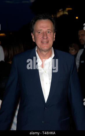 CANNES, FRANCE. 17 mai 2003 : l'acteur Geoffrey Rush sur party au Festival de Cannes pour HBO Films. Banque D'Images