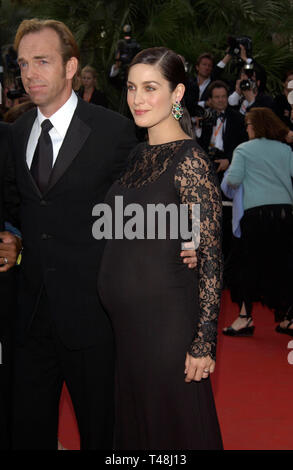 CANNES, FRANCE. 15 mai 2003 : l'actrice CARRIE-ANNE MOSS & Hugo Weaving acteur au niveau de l'examen préalable de leur nouveau film The Matrix Reloaded au Festival de Cannes. Banque D'Images