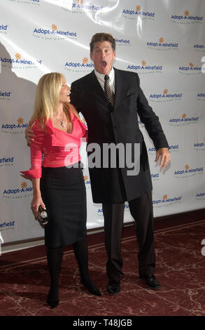 LOS ANGELES, CA. 23 septembre 2003 : l'acteur David Hasselhoff et Pamela femme à la 3e assemblée annuelle de Adopt-A-Minefield Gala bénéfice au Beverly Hills Hilton. Banque D'Images