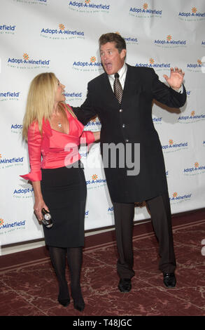 LOS ANGELES, CA. 23 septembre 2003 : l'acteur David Hasselhoff et Pamela femme à la 3e assemblée annuelle de Adopt-A-Minefield Gala bénéfice au Beverly Hills Hilton. Banque D'Images