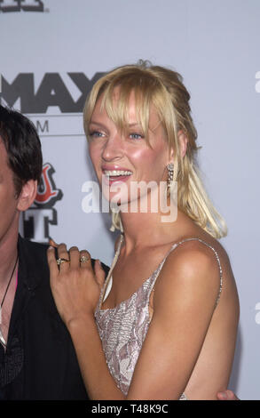 LOS ANGELES, CA. 29 septembre 2003 : l'actrice Uma Thurman au Los Angeles première de son nouveau film Kill Bill. Banque D'Images