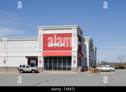 Wendys fast food restaurant extérieur avec fenêtre d'entraînement Banque D'Images