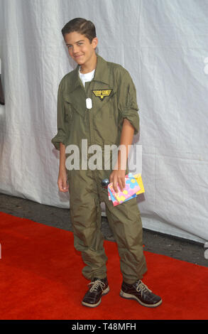 LOS ANGELES, CA. 25 octobre 2003 : l'Acteur TYLER EMERSON au 10e anniversaire de l'Hallowe'en rêve au Gala de l'aéroport de Santa Monica, CA. L'événement a recueilli des fonds pour les enfants Addected par AIDS Foundation. Banque D'Images