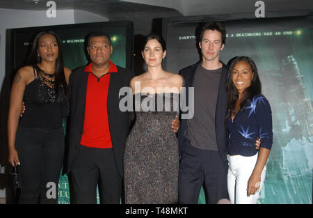 LOS ANGELES, CA. 27 octobre 2003 : NONA GAYE (à gauche), Laurence Fishburne, Carrie-ANNE MOSS, Keanu Reeves, Jada Pinkett Smith lors de la conférence de presse à Los Angeles pour The Matrix Revolutions. Banque D'Images