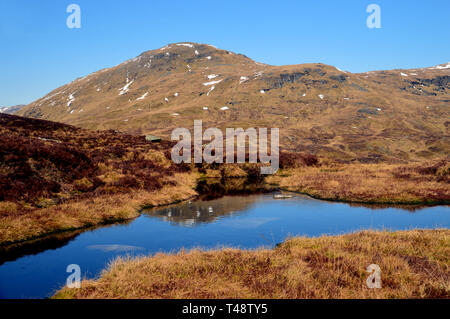 La montagne écossais Munro Meall Glas d'un Lochan sur le Corbet Beinn nan dans Imirean Glen Dochart, Highlands, Ecosse, Royaume-Uni. Banque D'Images