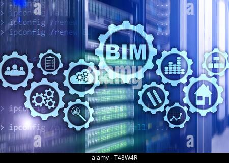 La modélisation des données du bâtiment. BIM sur l'écran virtuel centre de données avec un serveur à l'arrière-plan. Banque D'Images