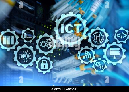 Les TIC. La technologie de l'information et des communications sur l'arrière-plan de la salle serveur moderne. L'écran virtuel. Banque D'Images