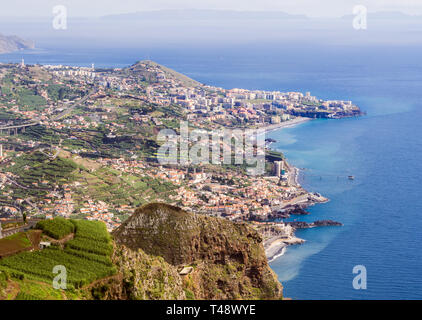 Vue aérienne de Funchal, la capitale de l'île de Madère, Portugal, vue de Cabo Girao vue Skywalk. Banque D'Images