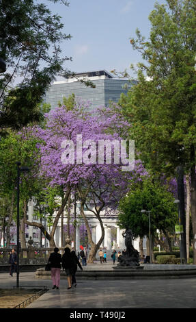 Hemiciclo Juarez, un monument en marbre de style néoclassique, commémorant l'ancien président mexicain Benito Juárez à Alameda Central Park, Mexico, Mexique Banque D'Images