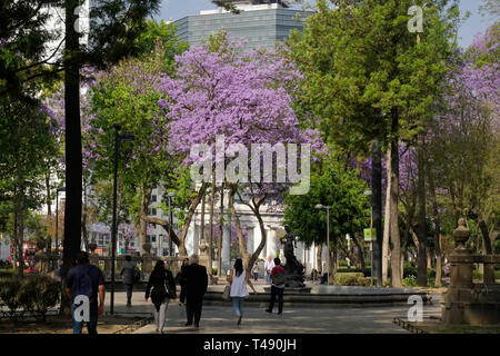 Hemiciclo Juarez, un monument en marbre de style néoclassique, commémorant l'ancien président mexicain Benito Juárez à Alameda Central Park, Mexico, Mexique Banque D'Images