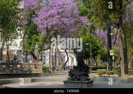 Hemiciclo Juarez, un monument en marbre de style néoclassique, commémorant l'ancien président mexicain Benito Juárez à Alameda Central Park, Mexico, Mexique Banque D'Images