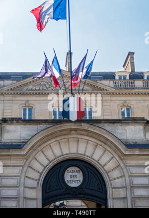 Façade de la Caisse des Dépôts et Consignations à Paris Banque D'Images