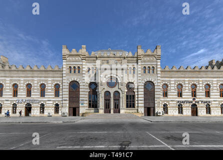 Baku, Azerbaïdjan - 15 juillet 2018 : bâtiment principal de l'Azerbaïdjan chemins près de 28 mai gare de Bakou, Azerbaïdjan. Banque D'Images