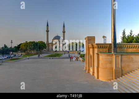 Baku, Azerbaïdjan - Juillet 14, 2018 : la mosquée des Martyrs ou Mosquée turque est une mosquée à Bakou, Azerbaïdjan, près de l'Allée des Martyrs Lane. Banque D'Images