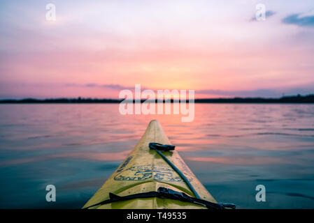 Kayak dans le coucher du soleil en Allemagne Banque D'Images