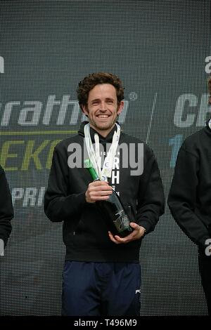 Brighton, Angleterre Royaume-uni 14 avril 2019. Peter Le Grice, remporte le marathon avec un dixième brighton PB DE 2.18.04 briser le record du parcours. Banque D'Images