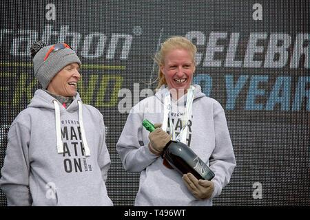 Brighton, Angleterre Royaume-uni 14 avril 2019. La dixième Marathon Brighton féministe. 1ère Helen Davies,2nd,Jill Collett, 3e Johanna O'REGAN. Banque D'Images