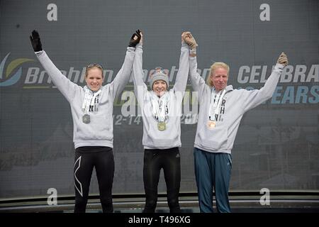 Brighton, Angleterre Royaume-uni 14 avril 2019. La dixième Marathon Brighton féministe. 1ère Helen Davies,2nd,Jill Collett, 3e Johanna O'REGAN. Banque D'Images