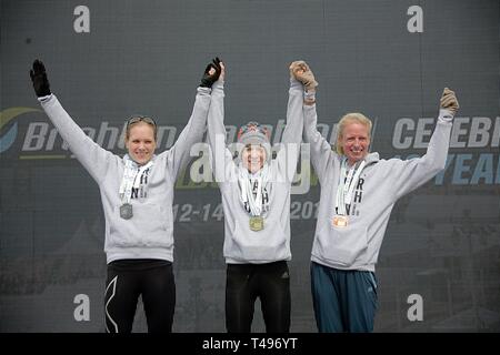 Brighton, Angleterre Royaume-uni 14 avril 2019. La dixième Marathon Brighton féministe. 1ère Helen Davies,2nd,Jill Collett, 3e Johanna O'REGAN. Banque D'Images