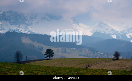 Montagnes de neige dans la région du Vercors en France près de Villard-de-Lans Banque D'Images