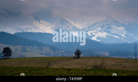 Montagnes de neige dans la région du Vercors en France près de Villard-de-Lans Banque D'Images