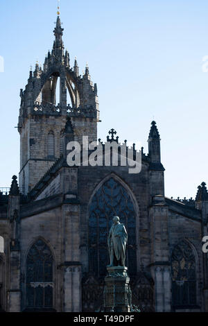 Statue en bronze de Walter Francis Montagu-douglas-Scott 5e duc de Buccleuch en dehors de la cathédrale St Giles', Édimbourg, Écosse, Royaume-Uni, Europe Banque D'Images