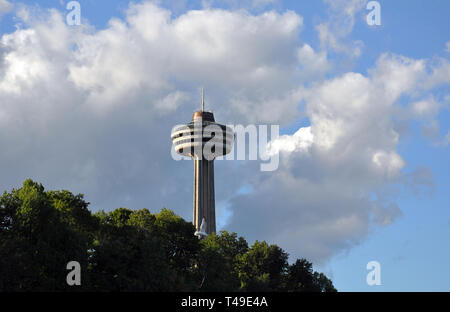 Restaurant tournant de la tour Skylon et plate-forme d'observation, Niagara Falls, Canada Banque D'Images