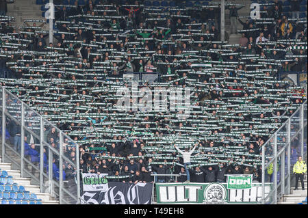 14 avril 2019 Heerenveen, Pays-Bas Eredivisie néerlandaise de football SC Heerenveen v FC Groningen Eredivisie 2018 - 2019 (L) R - publiek Banque D'Images