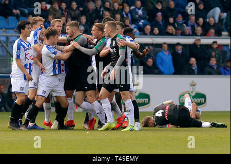 14 avril 2019 Heerenveen, Pays-Bas Eredivisie néerlandaise de football SC Heerenveen v FC Groningen Eredivisie Seizoen 2018 - 2019, (L-R) opstootje Banque D'Images