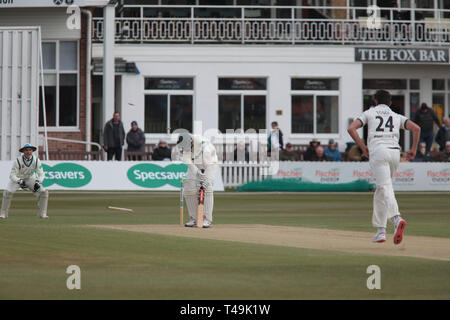 Leicester, Royaume-Uni. 14 avr, 2019. Josh bols Leicestershires Langue Chris Wright lors de la match de championnat entre Specsavers County Leicestershire et à Worcestershire Grace Road, Leicester, Angleterre le 14 avril 2019. Photo de John Mallett. Usage éditorial uniquement, licence requise pour un usage commercial. Aucune utilisation de pari, de jeux ou d'un seul club/ligue/dvd publications. Credit : UK Sports Photos Ltd/Alamy Live News Banque D'Images