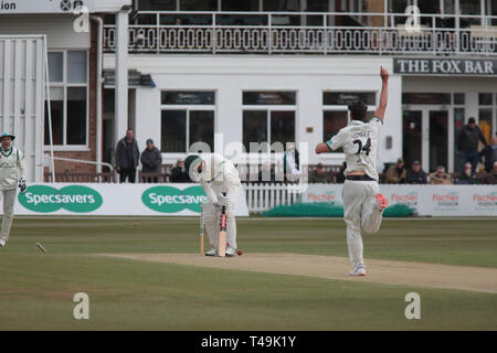 Leicester, Royaume-Uni. 14 avr, 2019. Josh Langue célèbre bowling Chris Wright lors de la match de championnat entre Specsavers County Leicestershire et à Worcestershire Grace Road, Leicester, Angleterre le 14 avril 2019. Photo de John Mallett. Usage éditorial uniquement, licence requise pour un usage commercial. Aucune utilisation de pari, de jeux ou d'un seul club/ligue/dvd publications. Credit : UK Sports Photos Ltd/Alamy Live News Banque D'Images