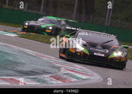 Monza, Italie. 14 avr, 2019. L'équipe de course orange 1 FFF Ouragan Lamborghini GT3 Evo avec les pilotes Andrea Caldarelli, Marco Mapelli & Dennis Lind au cours de la 2019 GT série Blancpain à Autodromo di Monza, Monza, Italie, le 14 avril 2019. Photo par Jurek Biegus. Usage éditorial uniquement, licence requise pour un usage commercial. Aucune utilisation de pari, de jeux ou d'un seul club/ligue/dvd publications. Credit : UK Sports Photos Ltd/Alamy Live News Banque D'Images