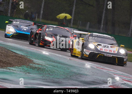 Monza, Italie. 14 avr, 2019. ROWE Course Porsche 911 GT3 R avec les pilotes Dirk Werner, Matt Campbell & Dennis Olsen  ; EADS Audi Belge Club Team WRT Audi R8 LMS GT3 Evo avec chauffeurs Dries Vanthoor, Alex Riberas & Ezequiel Perez Companc au cours de la 2019 GT série Blancpain à Autodromo di Monza, Monza, Italie, le 14 avril 2019. Photo par Jurek Biegus. Usage éditorial uniquement, licence requise pour un usage commercial. Aucune utilisation de pari, de jeux ou d'un seul club/ligue/dvd publications. Credit : UK Sports Photos Ltd/Alamy Live News Banque D'Images