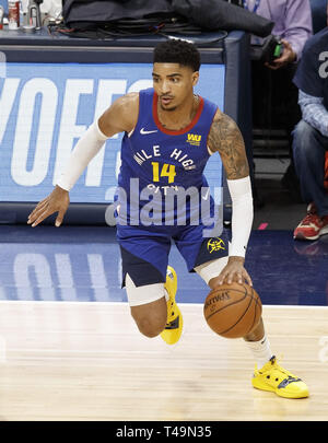 Denver, Colorado, États-Unis. 13 avr, 2019. Nuggets GARY HARRIS dribble la balle dans la moitié de cour dans le 2e. La moitié au centre Pepsi samedi soir au cours de jeu un des finales de NBA. Les nuggets à perdre les Spurs 101-96. Credit : Hector Acevedo/ZUMA/Alamy Fil Live News Banque D'Images